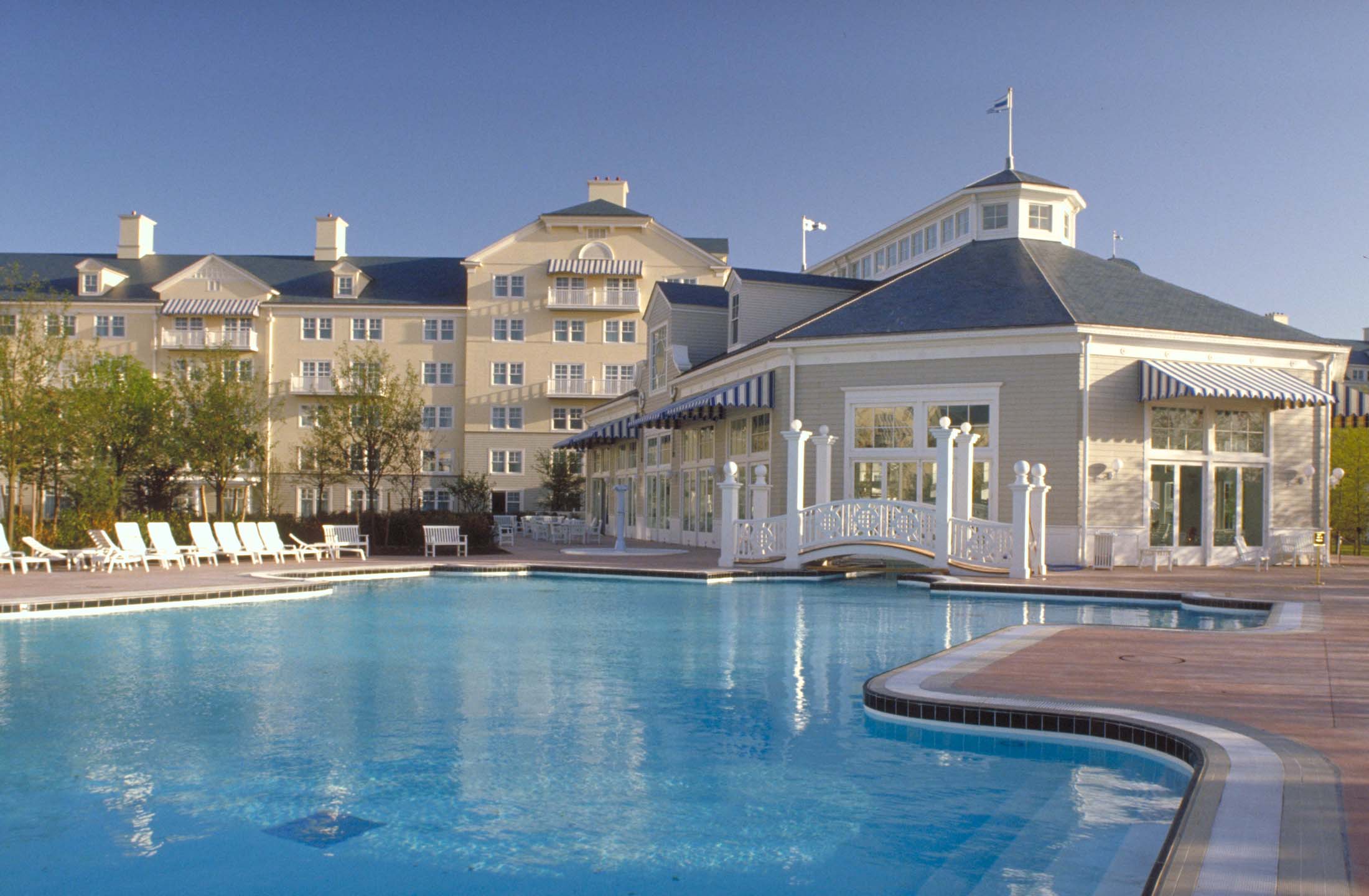 Bilder från hotellet Disney Newport Bay Club incl. Park Tickets - nummer 1 av 15