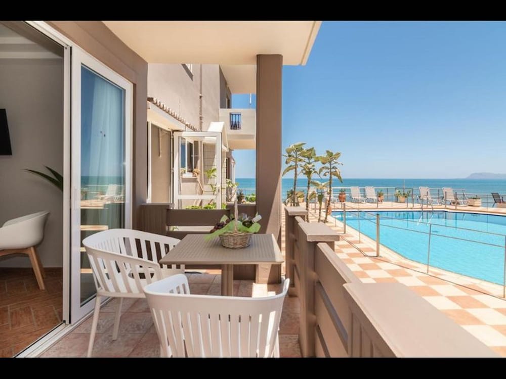 Billede av hotellet Room in Guest Room - Girogiali Beach Hotel - nummer 1 af 10