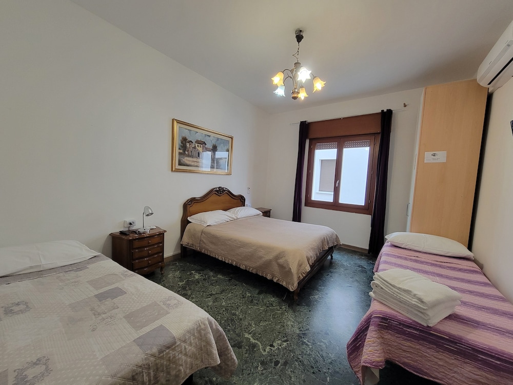 Bilder från hotellet Caponi Bros - nummer 1 av 10