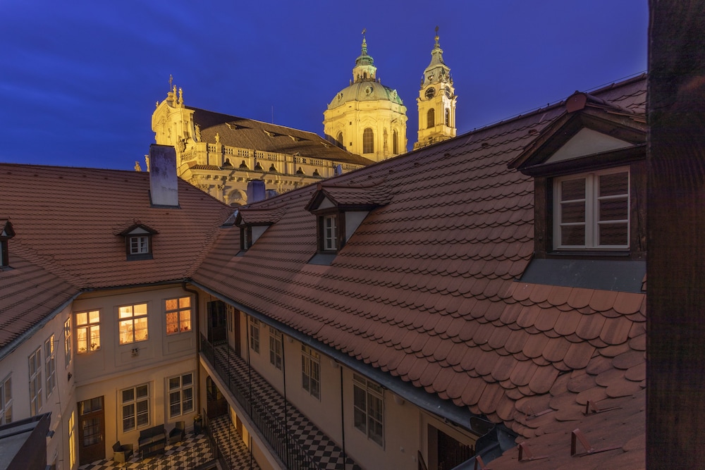 Billede av hotellet Three Golden Crowns Apartments - nummer 1 af 10