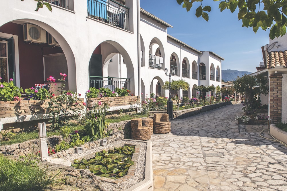 Bilder från hotellet Iliada Beach Hotel - nummer 1 av 10