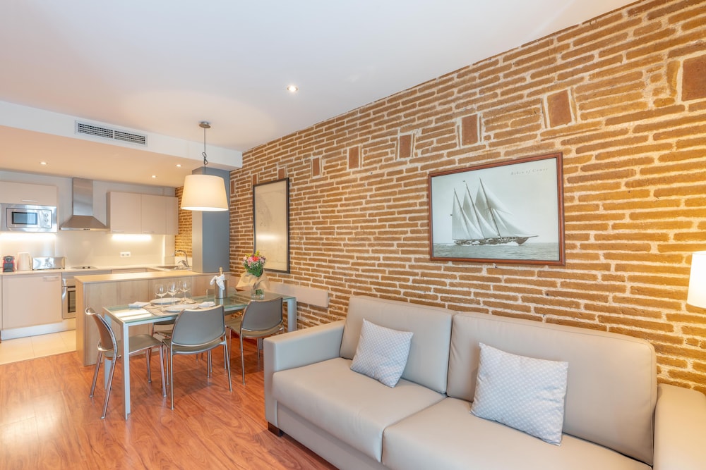 Billede av hotellet Serennia Cest Apartamentos Arc de Triomf - nummer 1 af 6